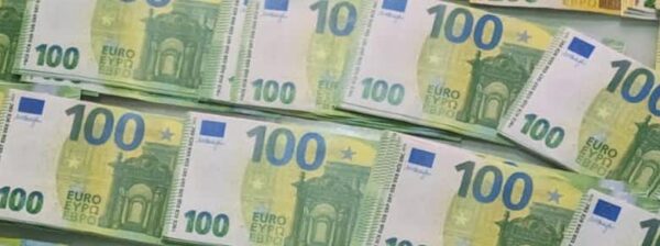 €100 Euros Bills